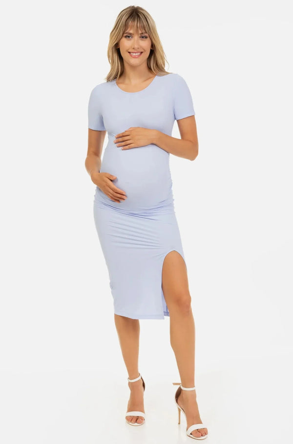 Tailliertes Umstandskleid mit Schlitz – Babyblau