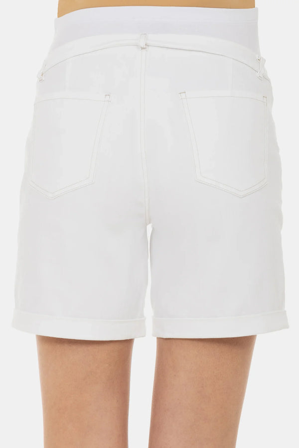 Weiße Umstandsshorts aus Denim mit umgeschlagenem Saum