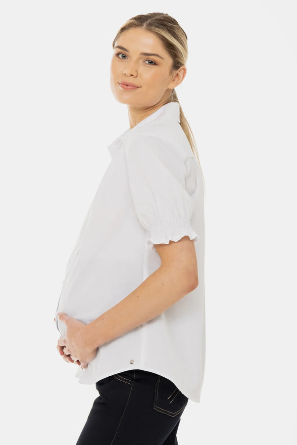 Weiße Umstands- und Stillbluse aus Baumwolle mit Puffärmeln