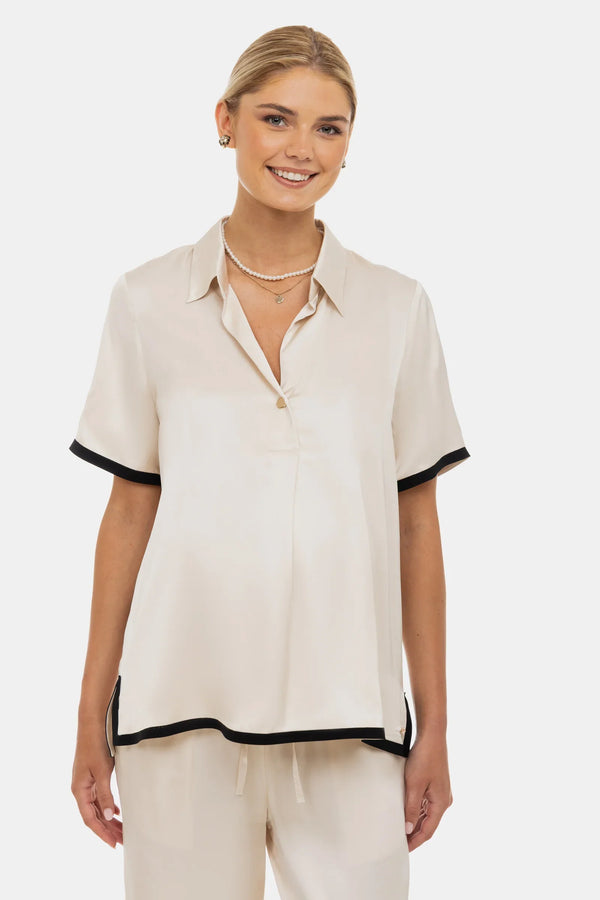 Umstands- und Stillbluse aus Satin mit Kontrastpaspeln