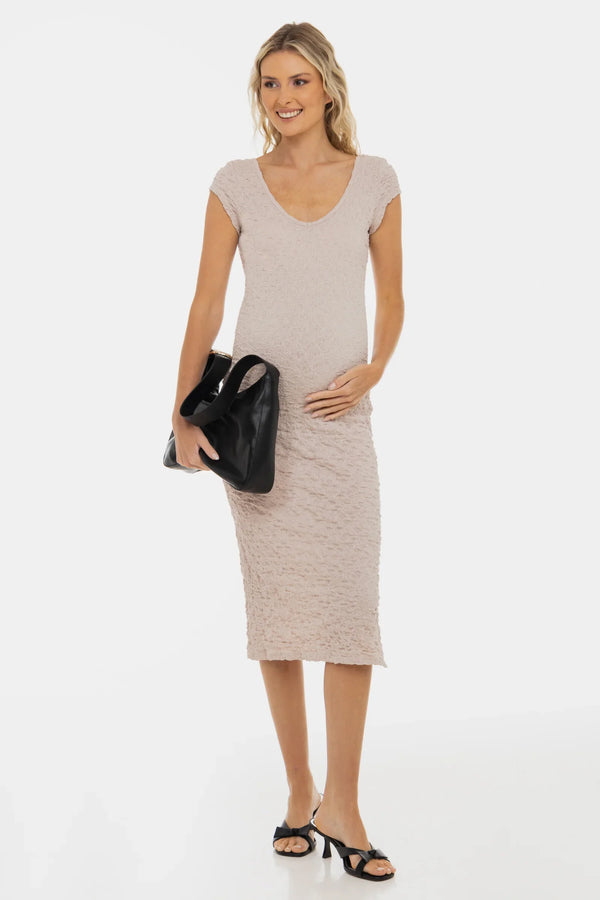 Figurbetontes Umstandskleid aus Baumwollmix mit Crinkle-Effekt – Sand