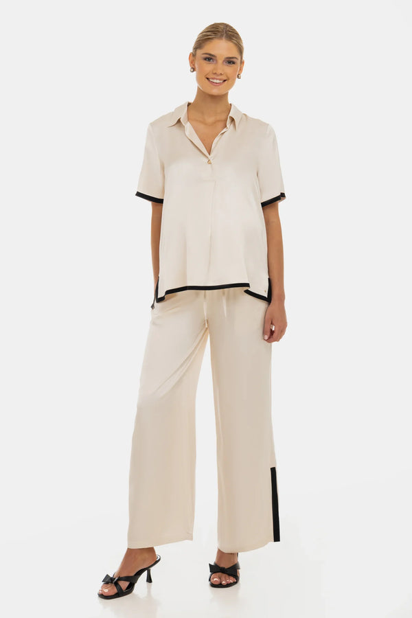 Umstands- und Stillbluse aus Satin mit Kontrastpaspeln