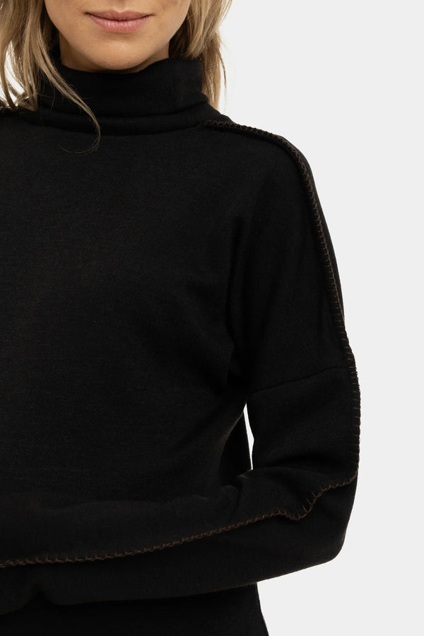 Umstands-Rollkragenpullover mit dekorativen Nähten – Schwarz