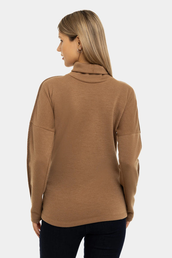 Umstands-Rollkragenpullover mit dekorativen Nähten – Camel