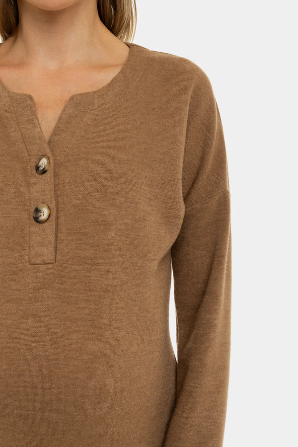 Langes gestricktes Umstands- und Stillkleid – Karamell