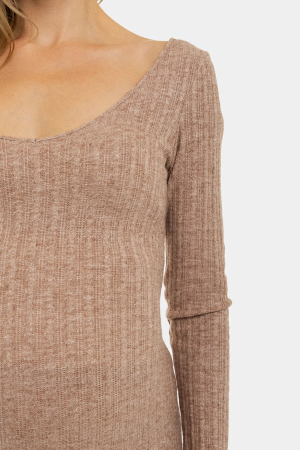 Gestricktes figurbetontes Umstandskleid – Sandbraun
