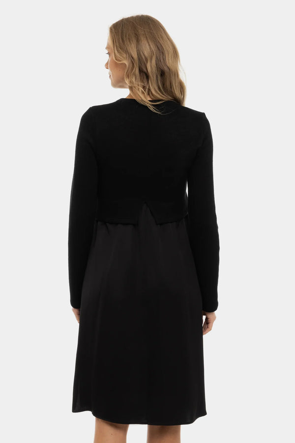 Satiniertes Umstands- und Stillkleid mit Pullover – Schwarz