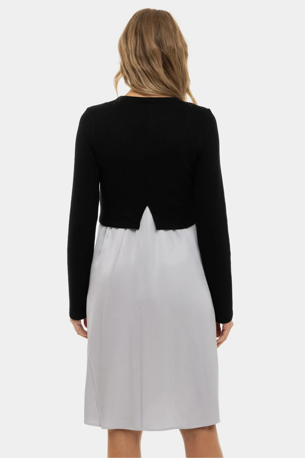 Satiniertes Umstands- und Stillkleid mit Pullover – Perlweiß