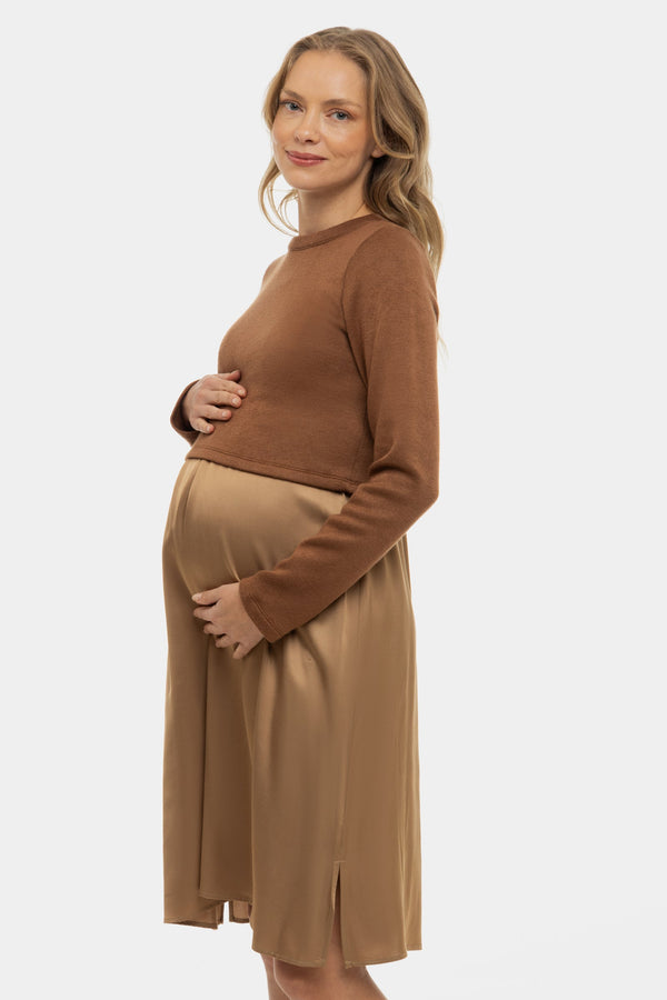 Satiniertes Umstands- und Stillkleid mit Pullover – Karamell