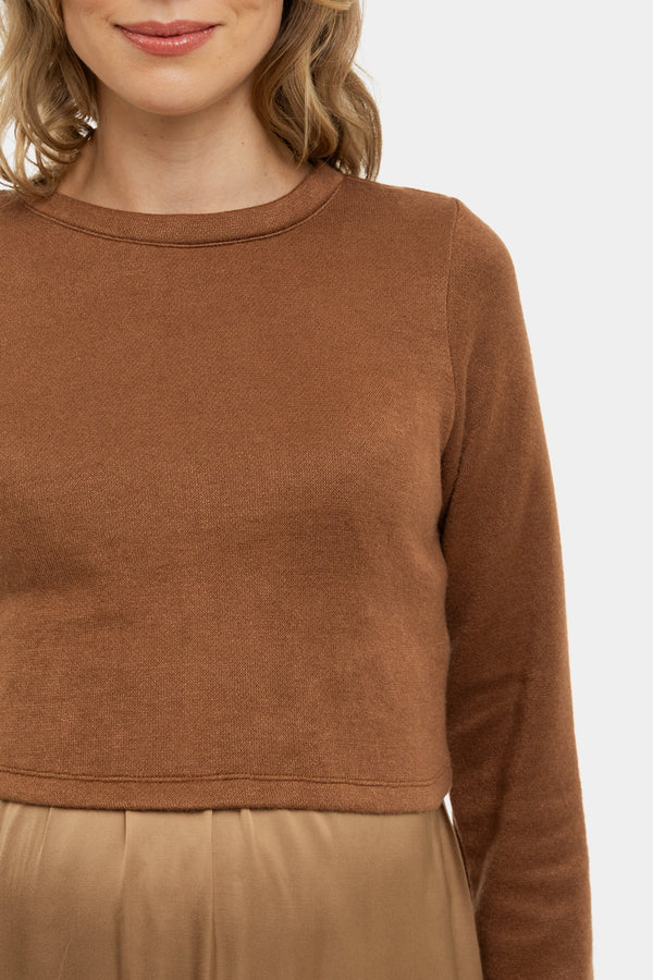 Satiniertes Umstands- und Stillkleid mit Pullover – Karamell