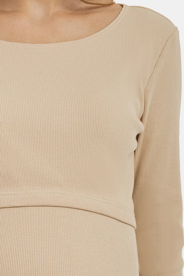 Langes geripptes Umstands- und Stillkleid mit langen Ärmeln – Sandbeige