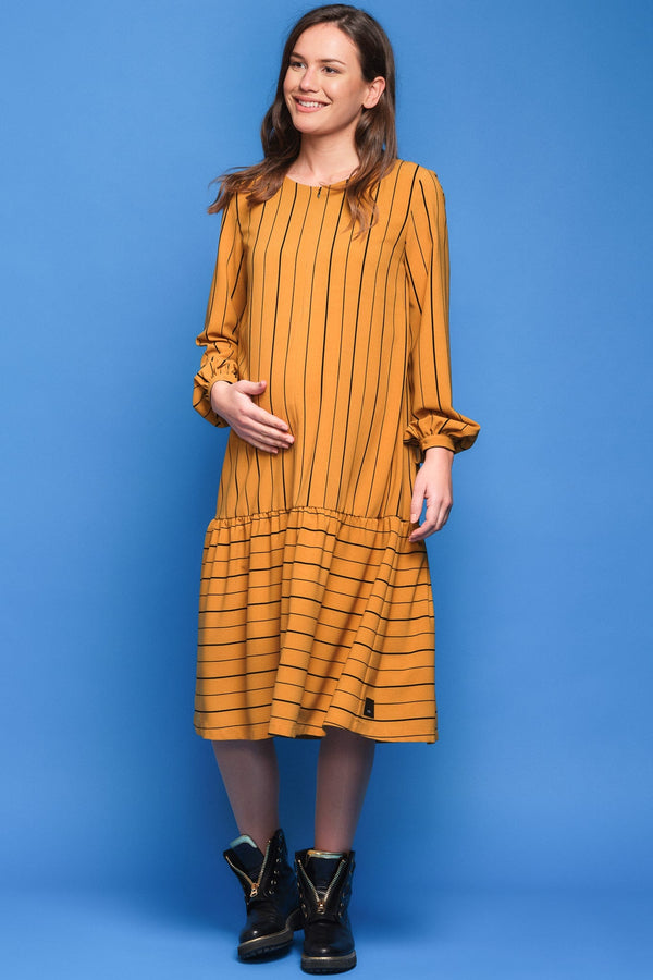 Langes, luftiges Umstands- und Stillkleid mit Streifen