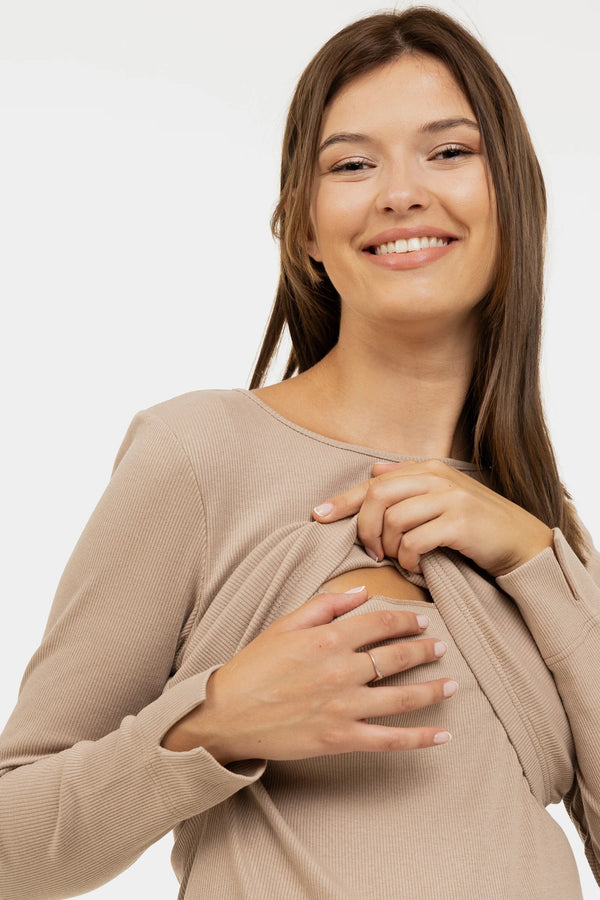 Langes geripptes Umstands- und Stillkleid mit langen Ärmeln – Puderrosa