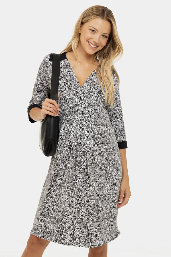 Umstands- und Stillkleid aus Baumwolle mit Muster