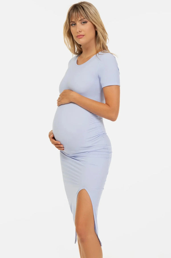 Tailliertes Umstandskleid mit Schlitz – Babyblau