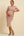 Langes tailliertes Umstands- & Stillkleid – Puder