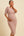 Langes tailliertes Umstands- & Stillkleid – Puder