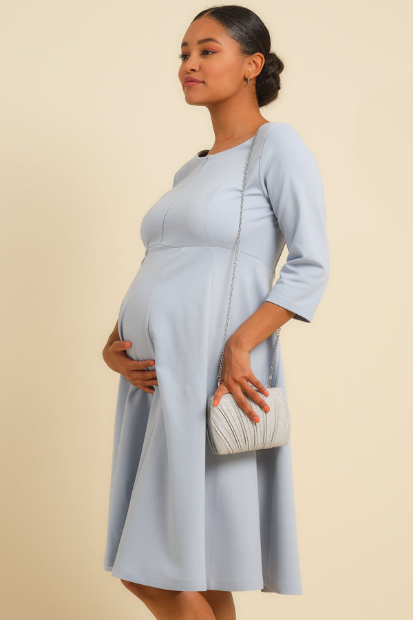 Ausgestelltes Umstands- und Stillkleid – Hellblau