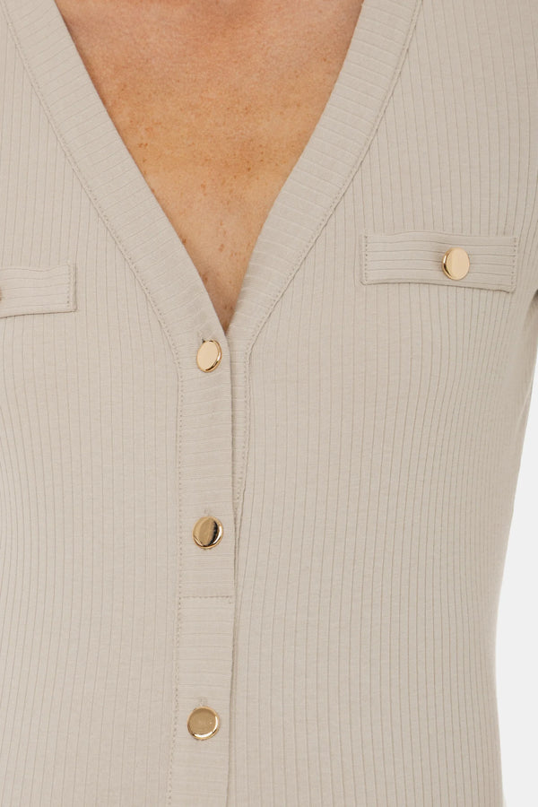 Umstands- und Stillkleid mit goldenen Knöpfen – Sand