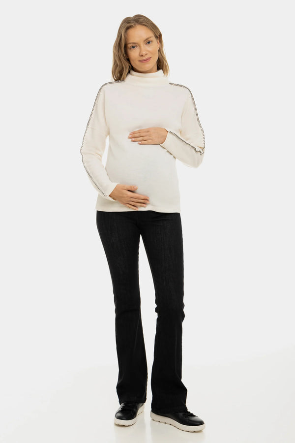 Umstands-Rollkragenpullover mit dekorativen Nähten – Ecru