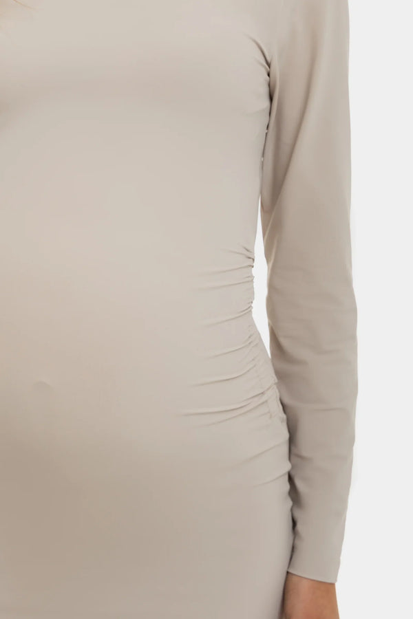 Langes Umstandskleid mit Schlitz – Sandbeige