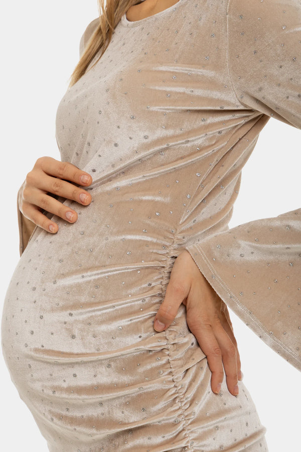 Glänzendes Umstandskleid aus Samt mit Raffung – Sandbeige
