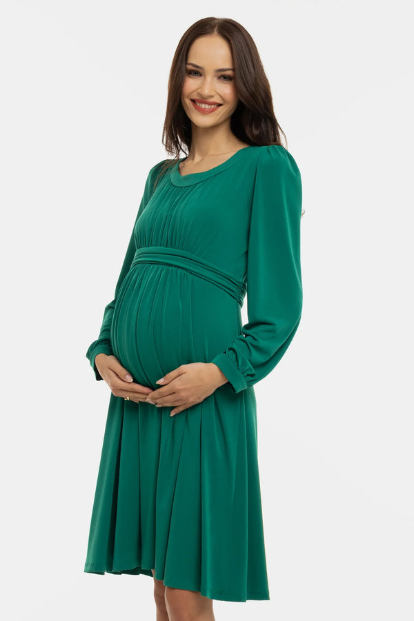 Elegantes Umstandskleid mit feinen Fältchen – Smaragdgrün