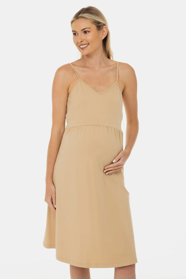 Luftiges Umstandskleid aus Tüll mit Samtpunkten