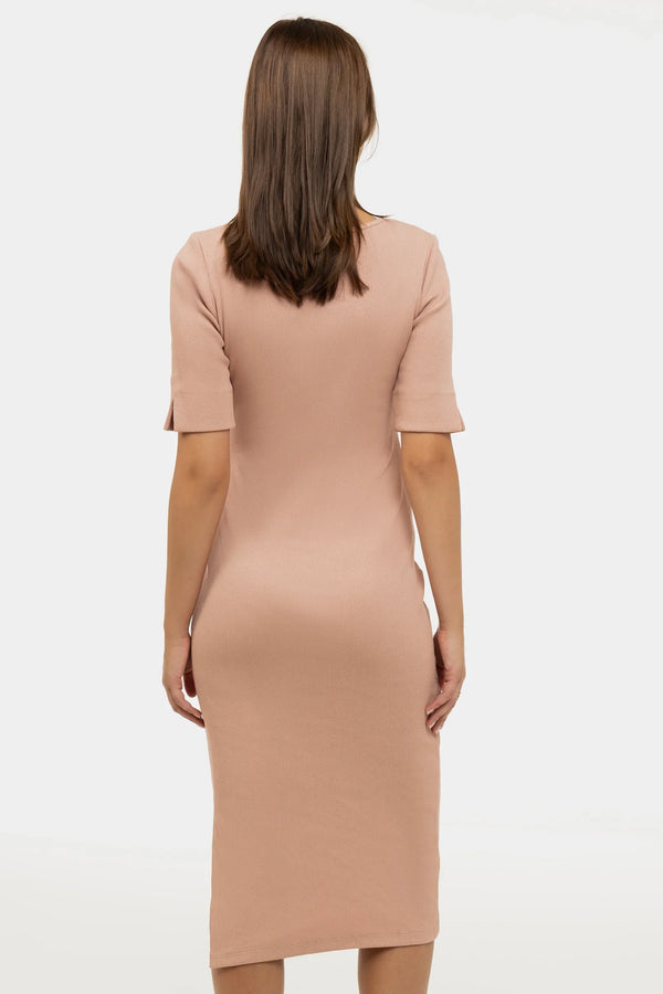 Tailliertes Umstands- & Stillkleid aus geripptem Baumwolljersey – Puderrosa