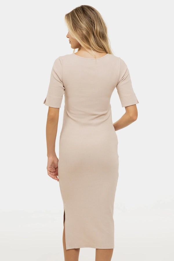 Tailliertes Umstands- & Stillkleid aus geripptem Baumwolljersey – Sand