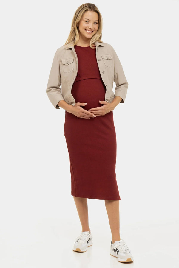 Tailliertes Umstands- & Stillkleid aus geripptem Baumwolljersey – Ziegelrot