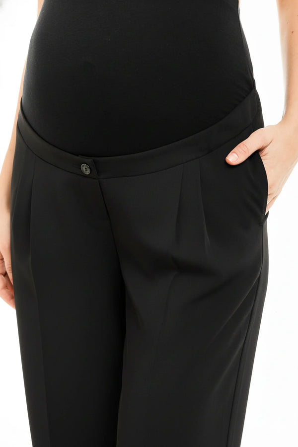 Weite Umstandshose aus Crêpe mit Falten – Schwarz